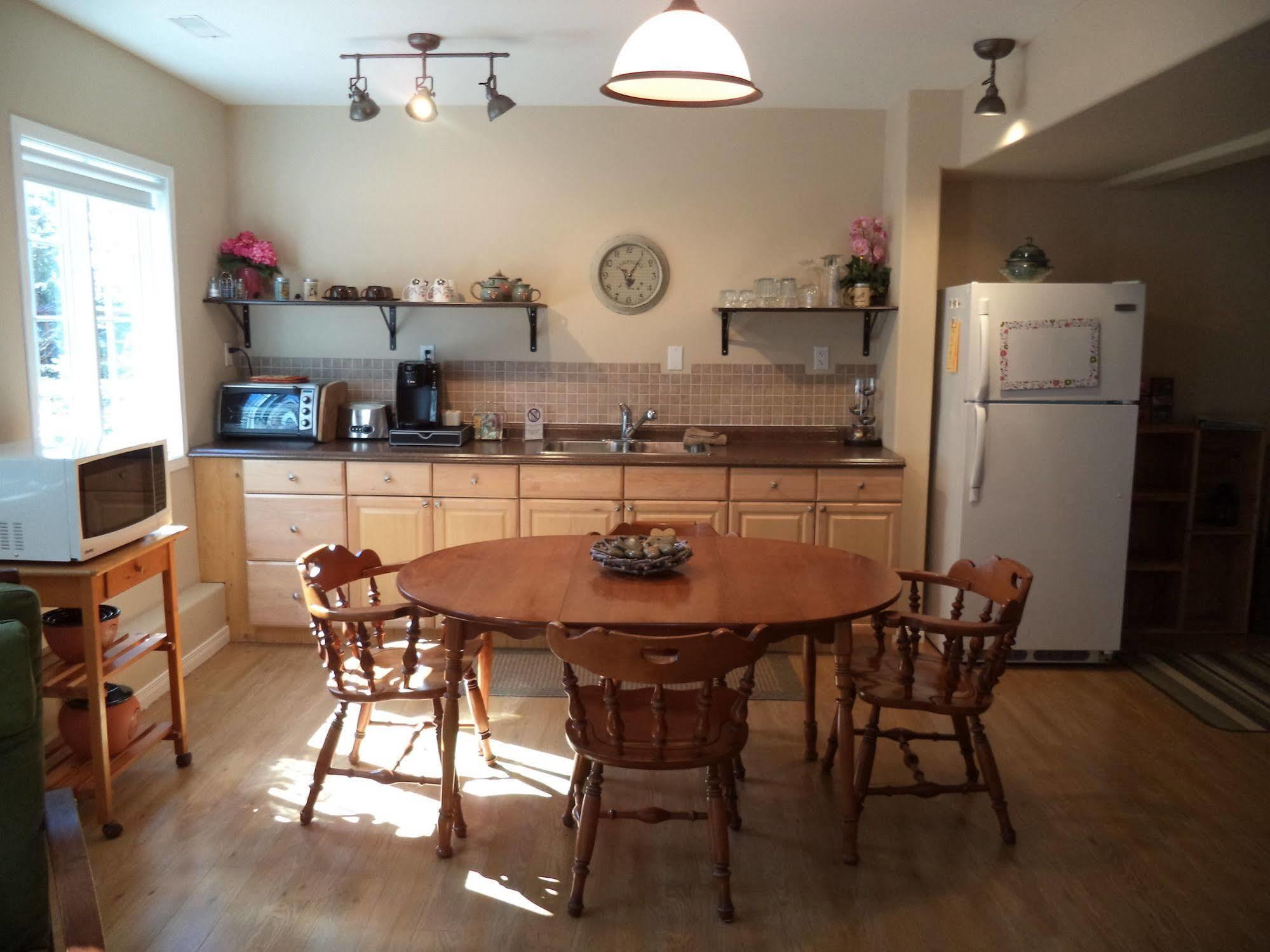 The Treehouse Bed And Breakfast Flesherton Экстерьер фото