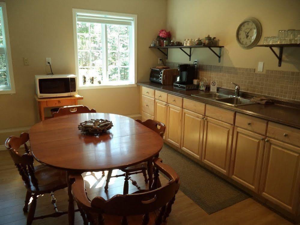 The Treehouse Bed And Breakfast Flesherton Экстерьер фото
